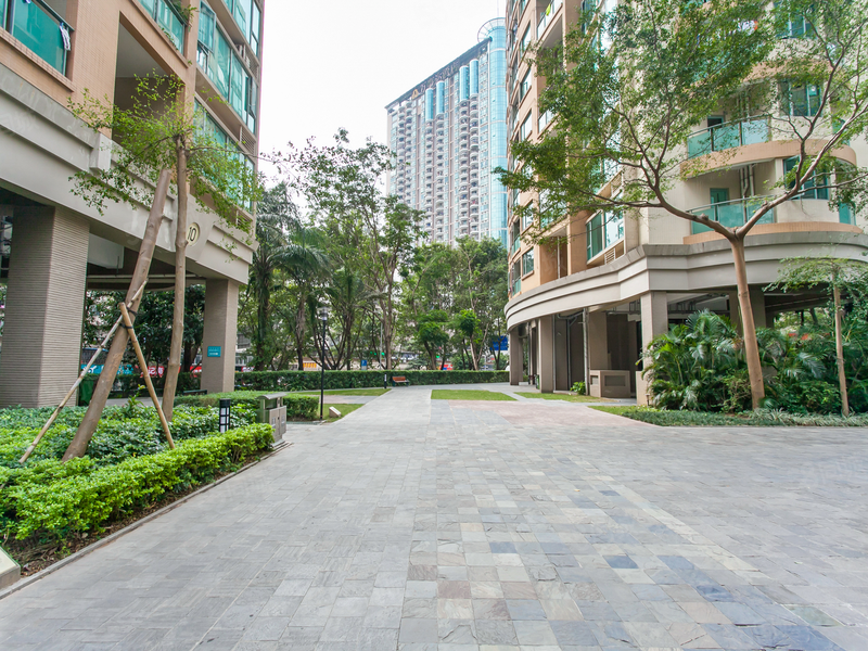 百仕达东郡四期! 精装修大两房!绿化率高!车位充足