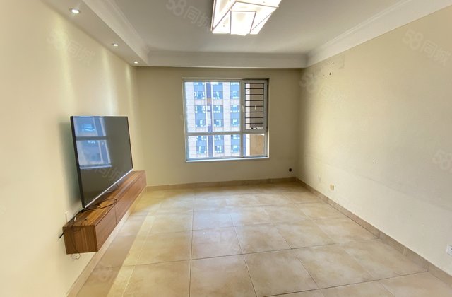 新上星美城市广场！精装小三室，送车位储藏室！有钥匙随时看