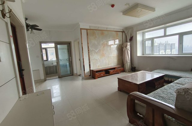 火车站西邻~佳苑新城~电梯三室~  ~精装修~有钥匙~随时看