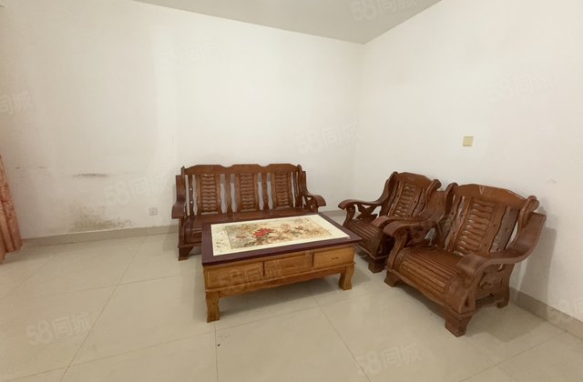 急售锦绣家园  七中旁孝心一楼 三室带储 前面无遮挡