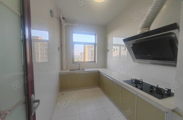 单价八字头 两梯两户的好楼层三室一字朝阳 带车储 有密码钥匙