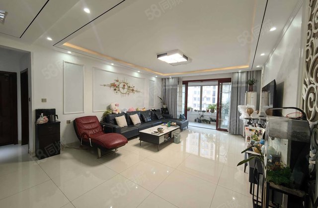 诚心出售！润景苑东区，精装大平层，带车位带储，随时看房有钥匙