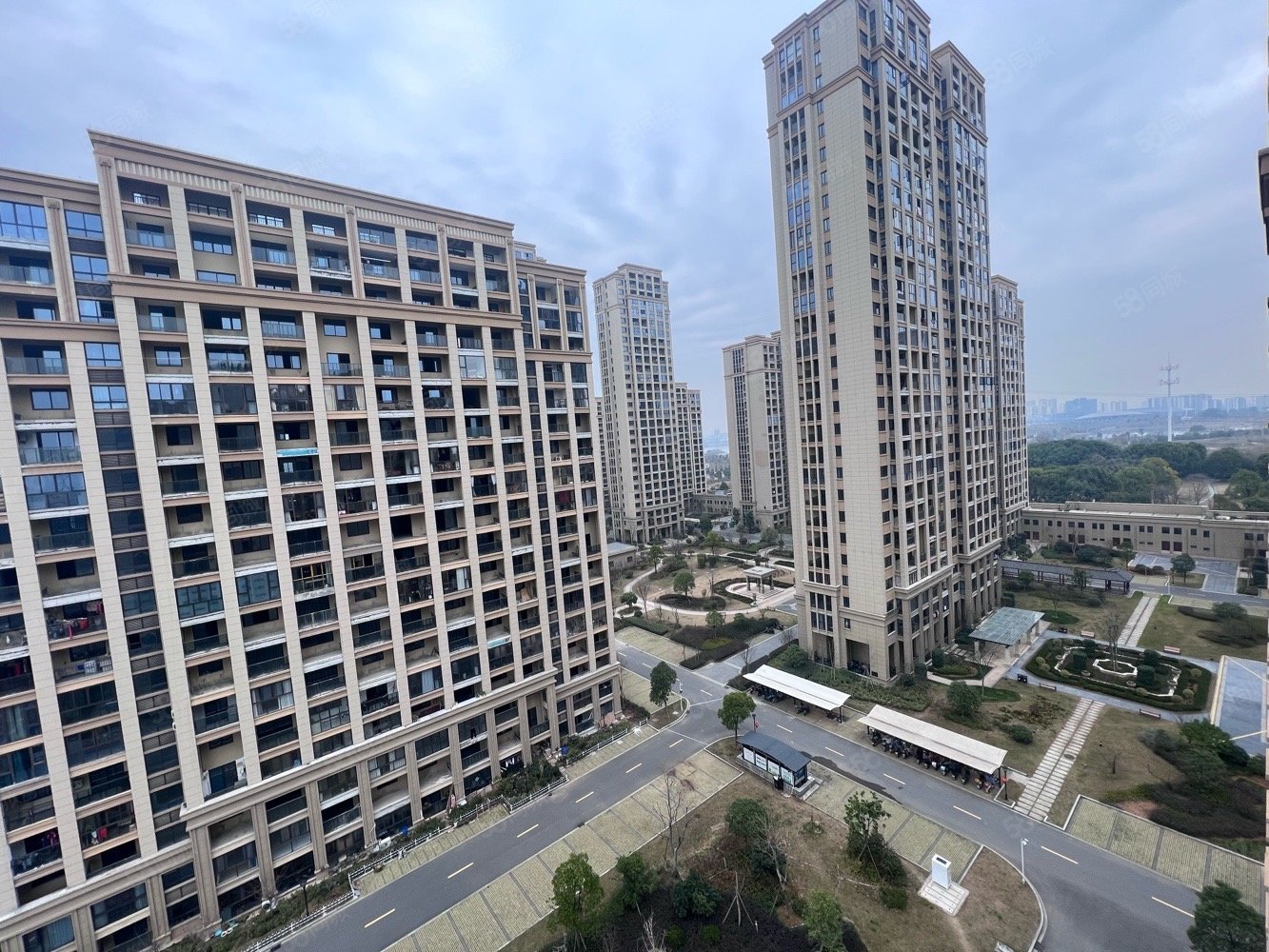 金湖雅苑3室2厅1卫92.5㎡南北145.8万