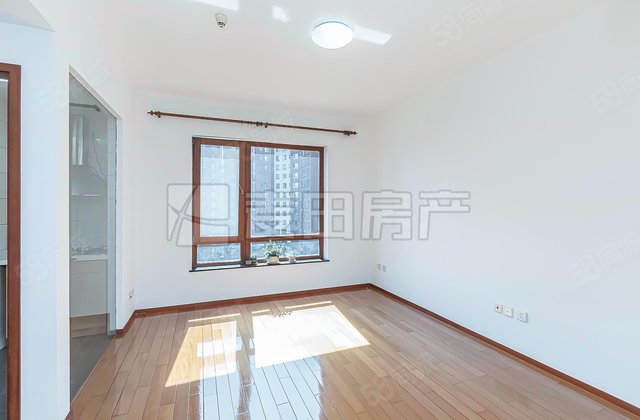 蓝堡国际公寓1室1厅69.12㎡550万二手房图片