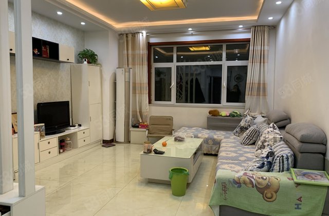 区政府附近 国际新城 中间好楼层 精装三室 免大税带车储