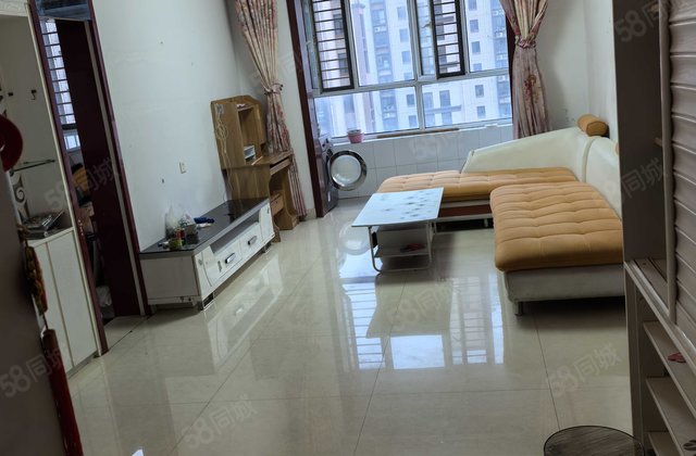 价急售！
总面积100.32㎡
送储物室，全款优惠房东直卖