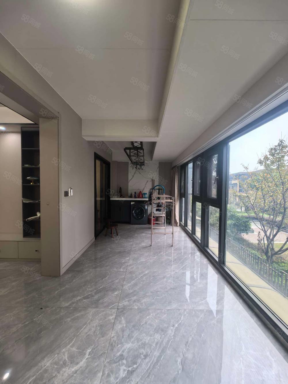 港中旅公元6室2厅3卫180㎡南北199万