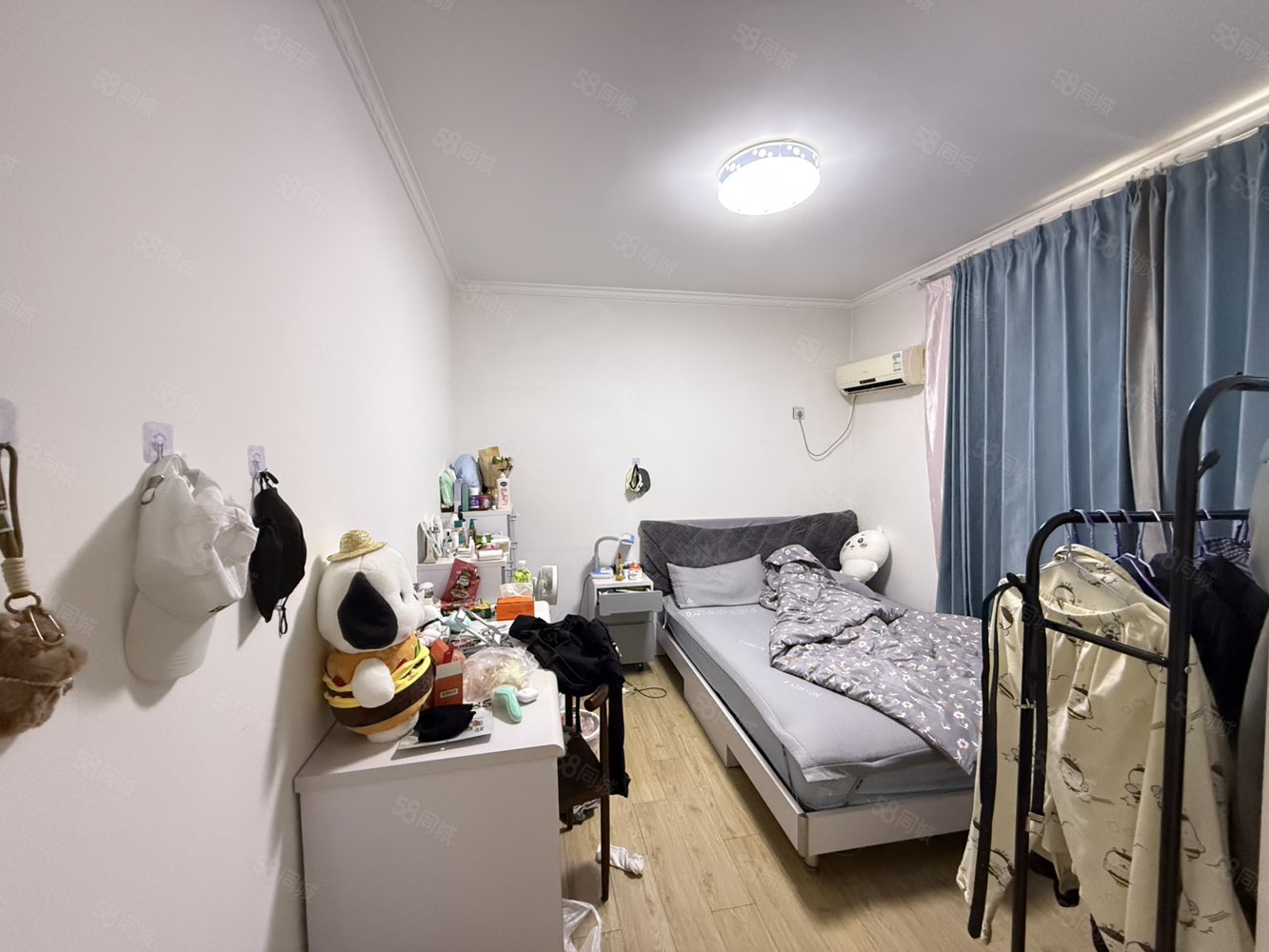 新港国际3室2厅2卫139㎡南北95万