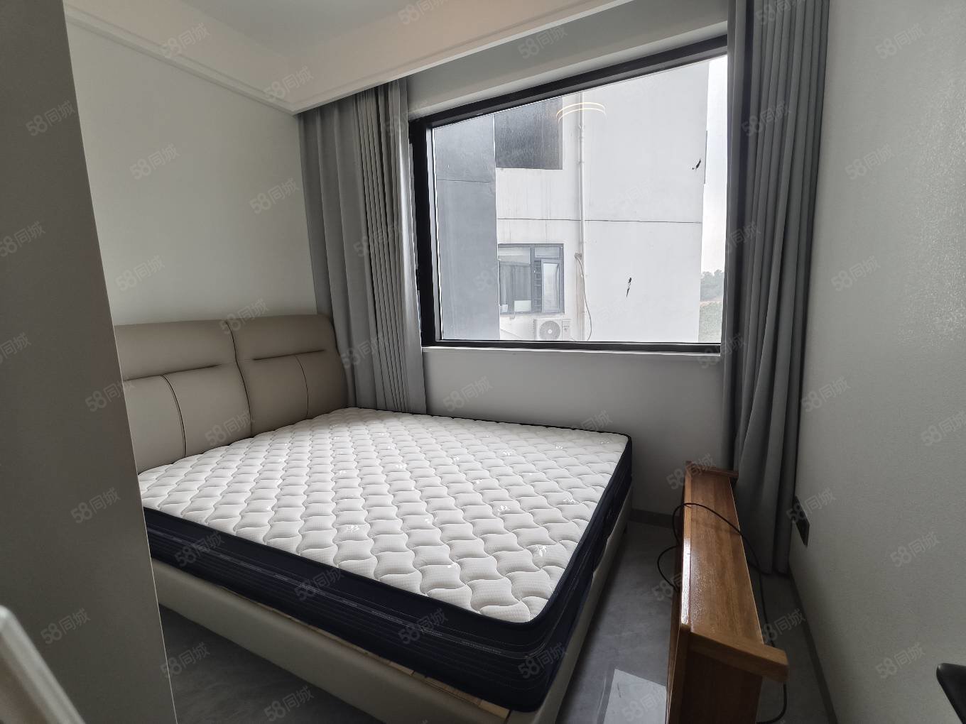 德和沁园4室2厅2卫139㎡南北130万