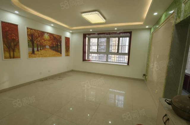 新出香格里小镇 三室错朝阳 免大税 带储 115平。干湿分离