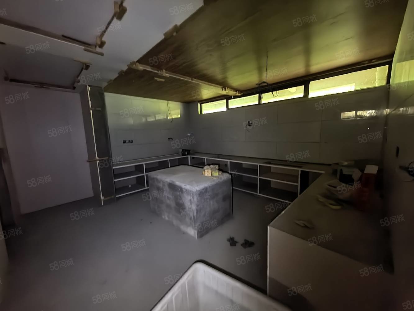 北湖湾8室2厅5卫215㎡南北200万