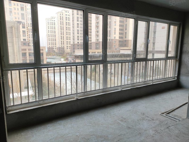 佳和雅园3室2厅2卫135㎡南北95万