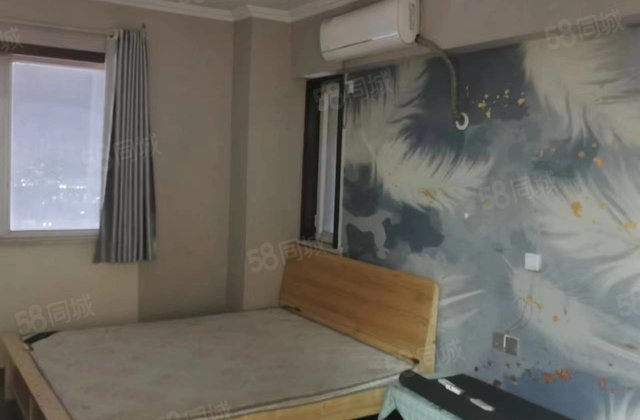 该房屋位于西南角阳面双窗，带全套家具家电，现房屋长期出租中