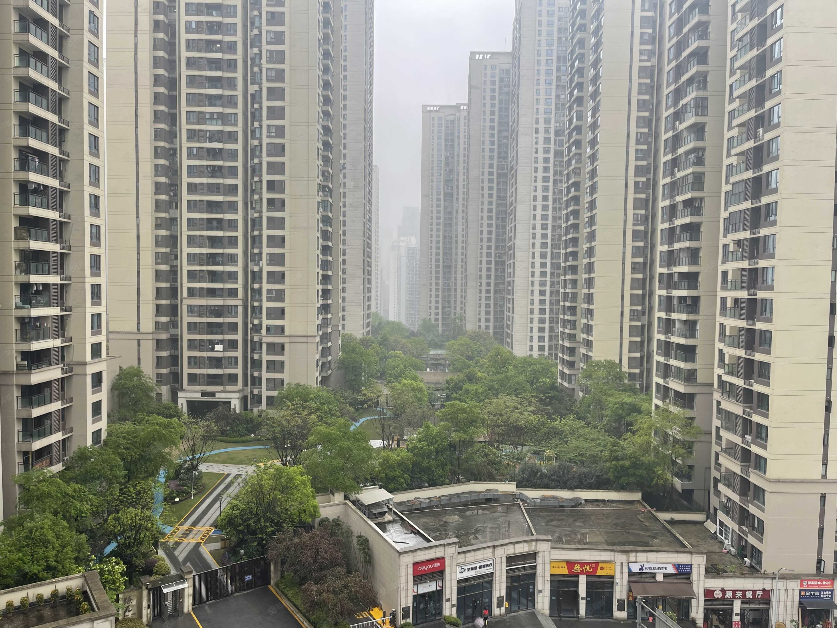 融景城馨苑3室2厅2卫104.52㎡东236万