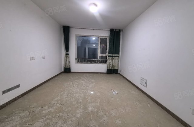 高端小区 三叶草户型中间楼层 新风系统 自饮水入户 送车位储