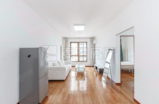 蓝堡国际公寓1室1厅63.9㎡490万二手房图片