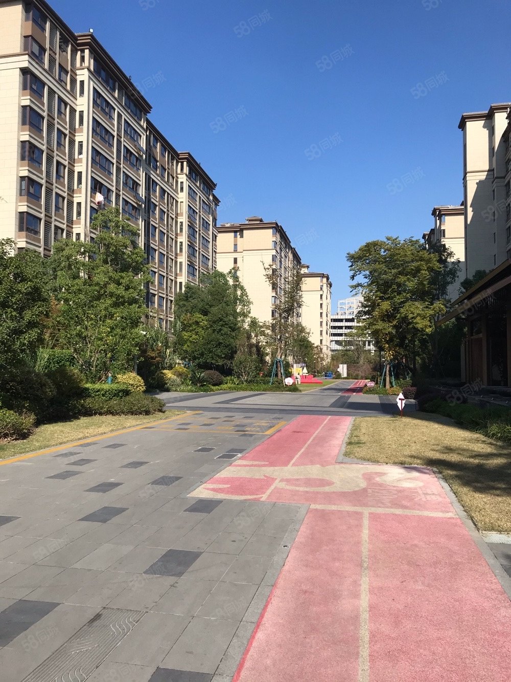 万科翡翠云台4室2厅2卫147.34㎡东260万