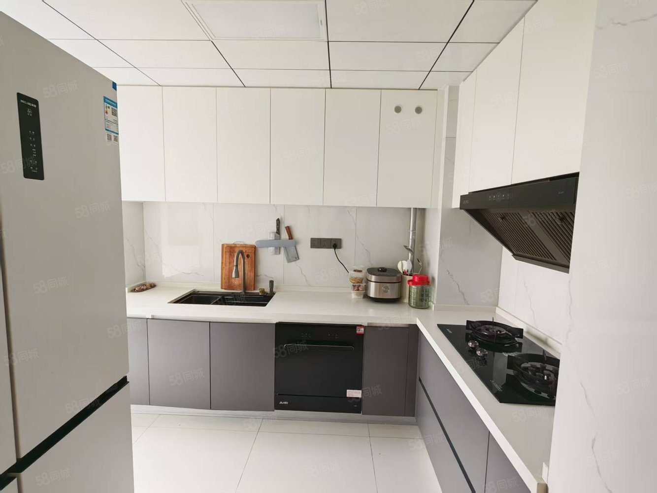 合景泰富云湖天镜3室2厅2卫130㎡东南95万