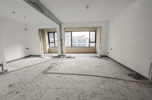 次新房 房东急卖 湖语上院  洋房中间楼层 带车位储