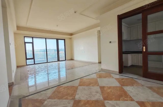 碧桂园翡丽湾精装东边户4室2厅191平免大税十车位227万