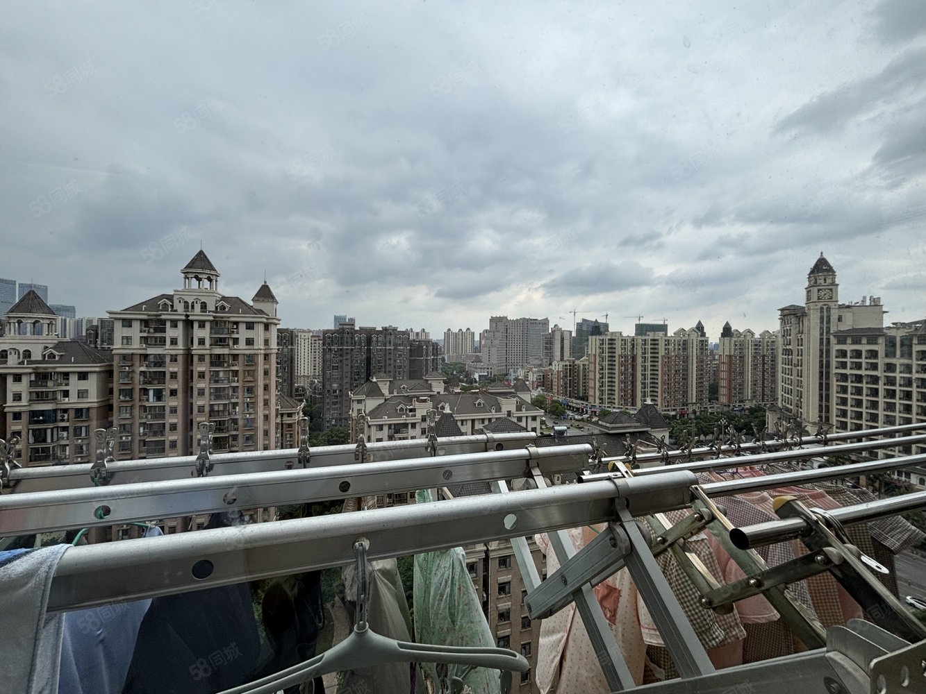 联泰香域尚城 上下三层大气复式楼 空中别墅送露台 视野开阔