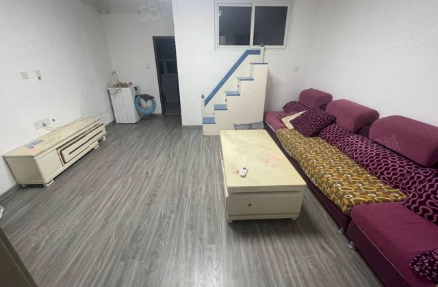 湖边 中间楼层 两室两厅