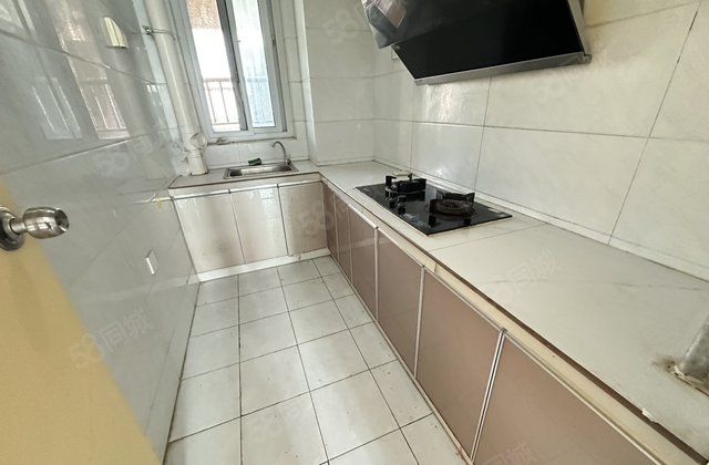 万达边上 缤纷日月城 两室两厅 采光好 好楼层 带地下室