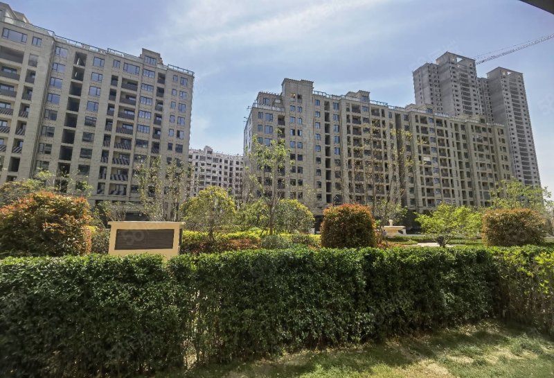 金水湾凤凰城5室3厅2卫152㎡南北188万