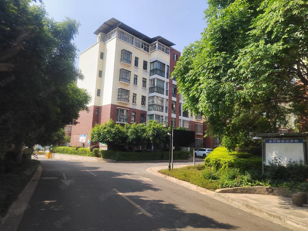 西山公园脚下西山美墅楼梯房带大露台中间楼层精装大三房