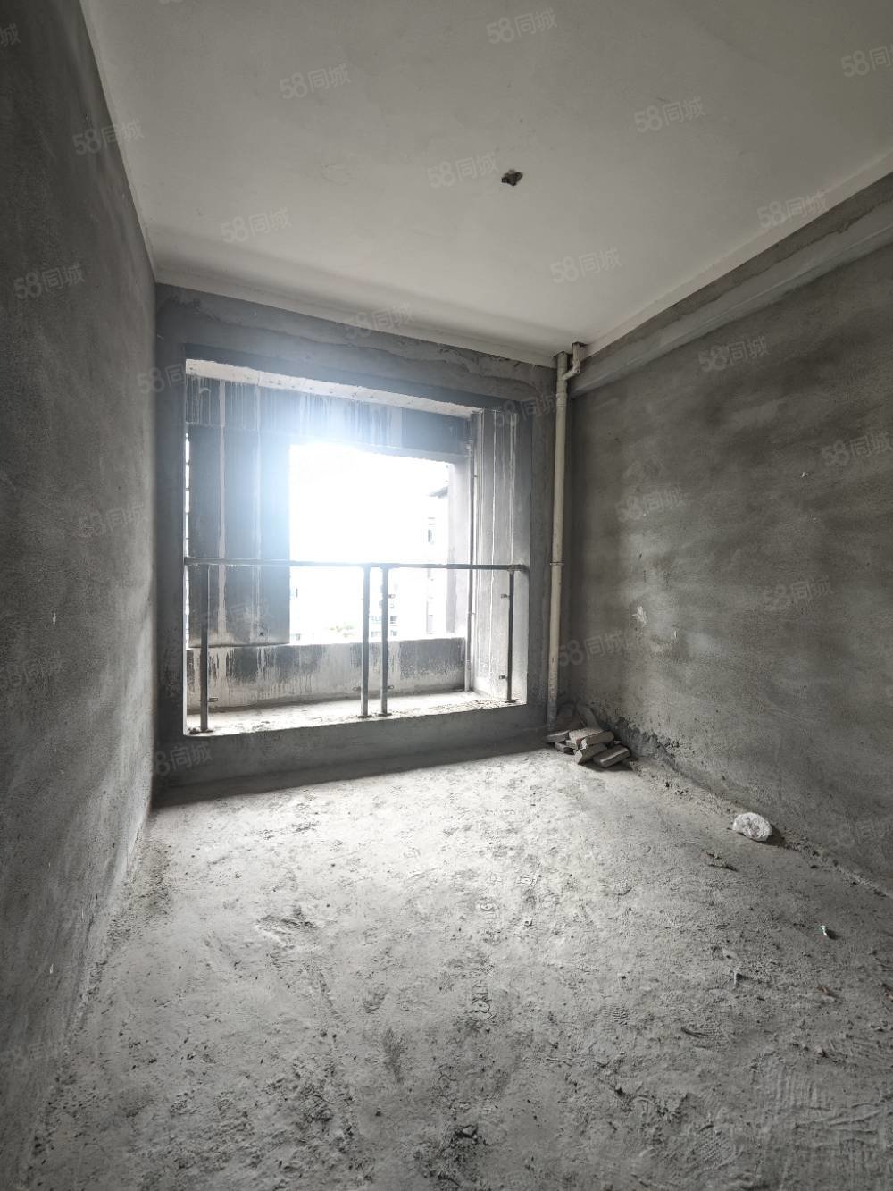 港中旅公元6室2厅3卫186㎡南北180万