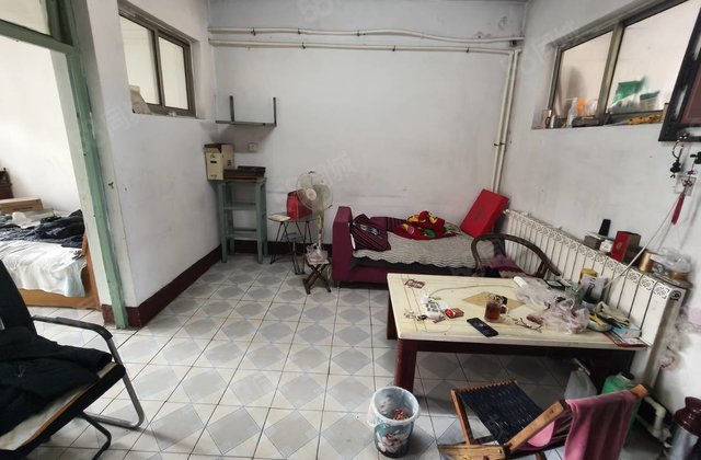 湖边，金柱绿城，柳泉花园，湖北小区，顶层不漏雨，单价3000