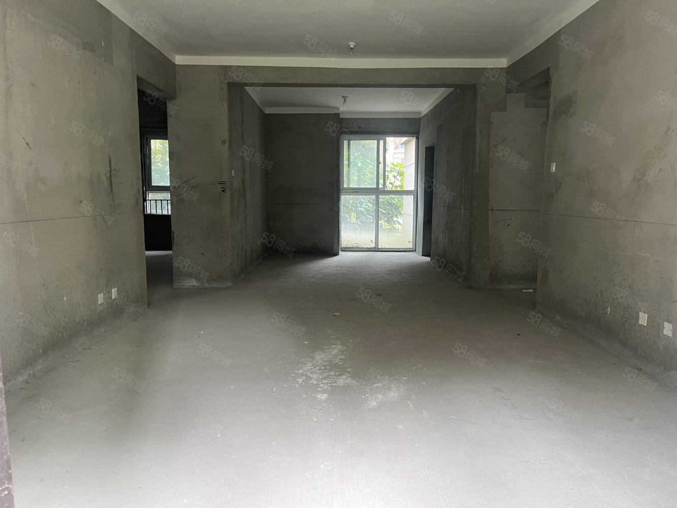 金大地时代公馆3室2厅2卫126㎡南北89万