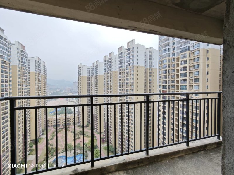 急售学府一号毛坯四房中高层主人房可观整个花园有匙看房便