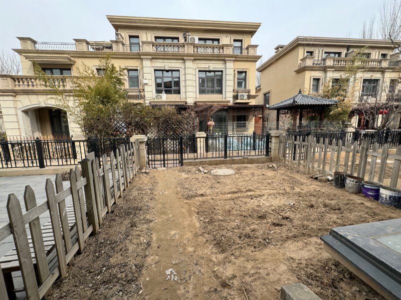 固安孔雀城大湖御湖苑别墅赠送南北露台门前宽地下室