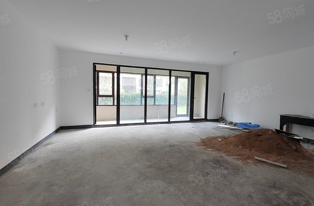 湖语上院 洋房一楼带院 双车位 双卫 次新小区 南北通透 ！