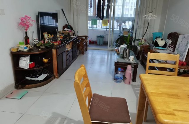 望湖花园二区1室1厅1卫好楼层，实验  对面，交通方便。