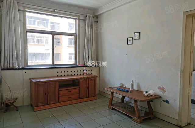 育新小区东院  金鼎近临 两室一厅户 ，南向采光好全款优惠