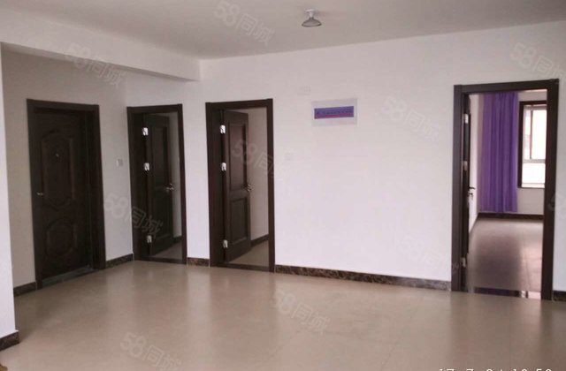 楼下东邻水城  ，第五中学，南邻万达广场，送车位，送地下室。