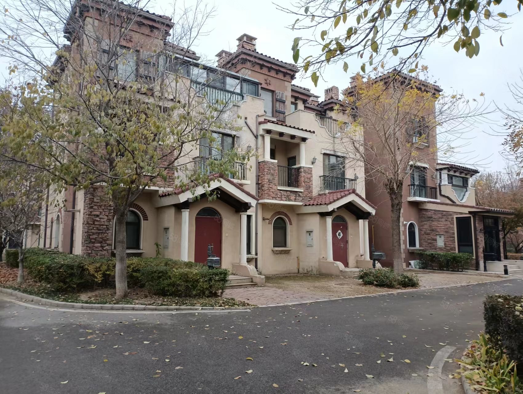 世茂香颂3室2厅2卫145㎡南北155万