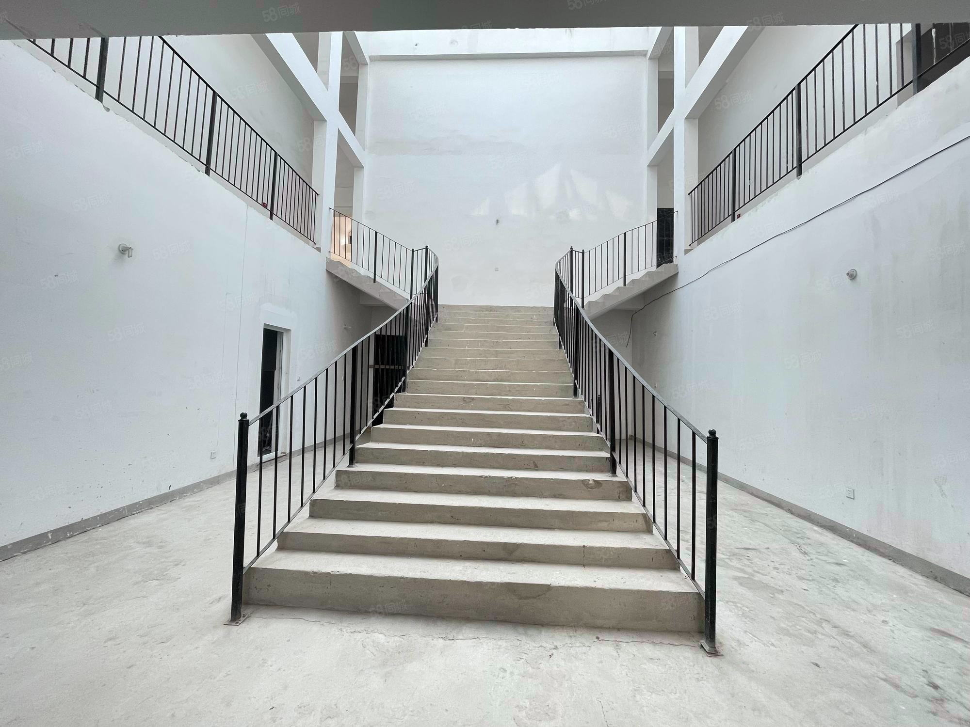 財(cái)富公館8室3廳5衛(wèi)1652㎡南北6000萬(wàn)