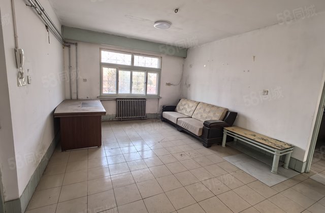 房东直卖，南北通透。赠送储藏室，免费停车。价格可议，全款优惠