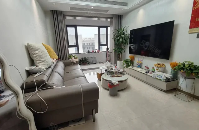 市中心 次新房 正规三室 好楼层 带车位储藏室