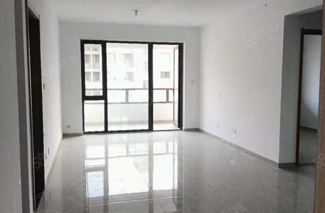 天然氧吧 三叶草三室双明卫带车位储  走一手可按揭 朗悦府