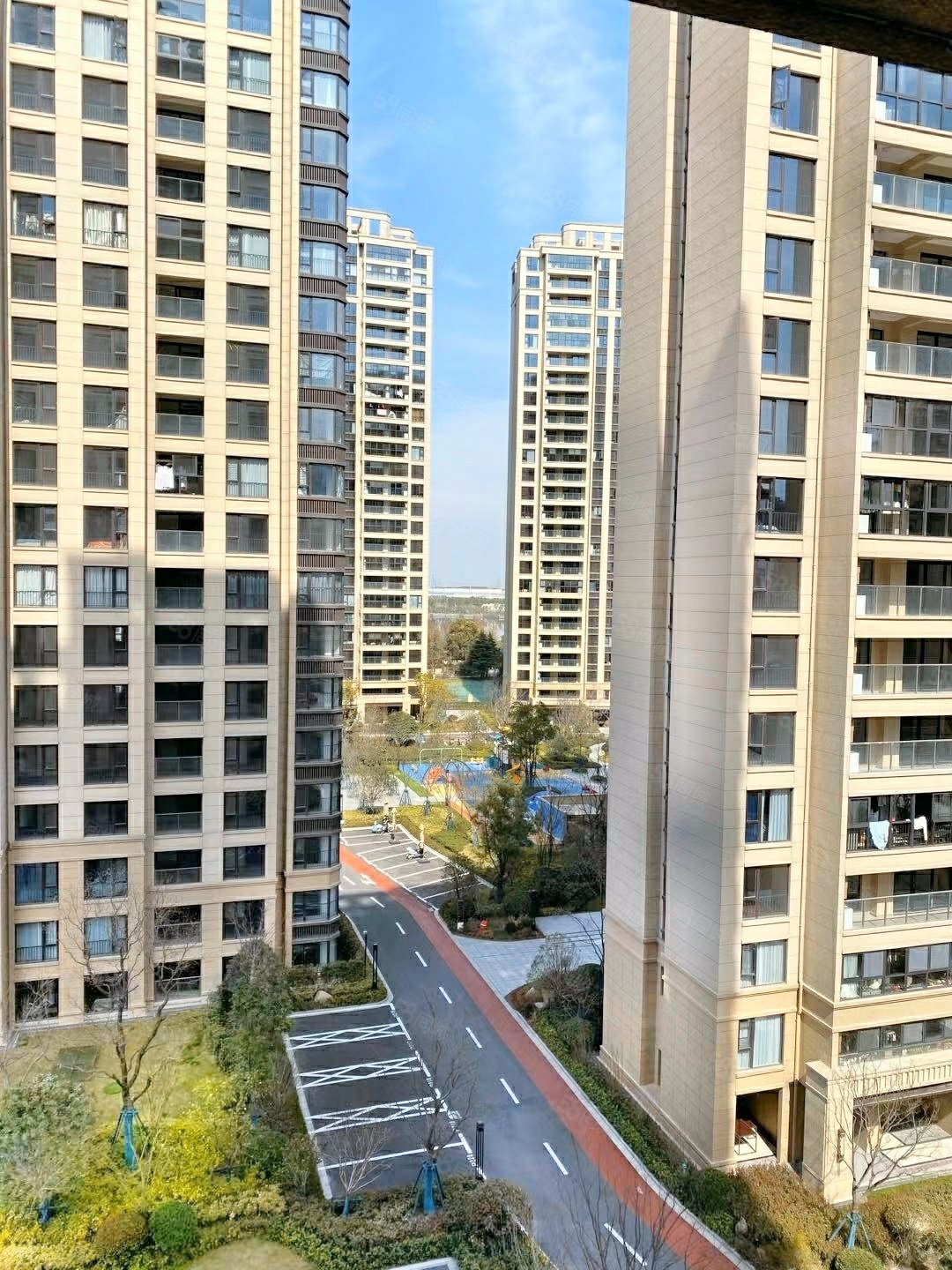 旭辉宝龙东湖城(公寓住宅)3室2厅2卫87.67㎡南北220万