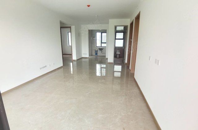 实验  ，中学，城市玖玺，总高18层一梯两户，三叶草！