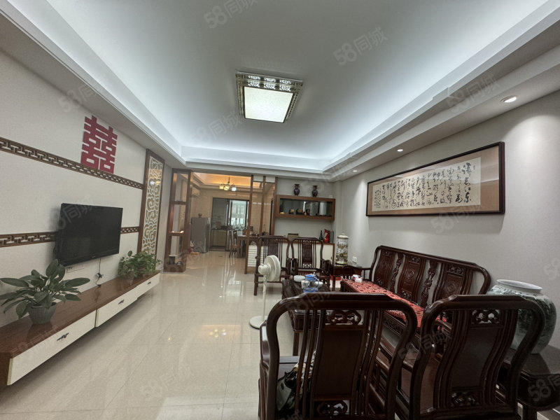 东方威尼斯3室2厅2卫147㎡南北125万