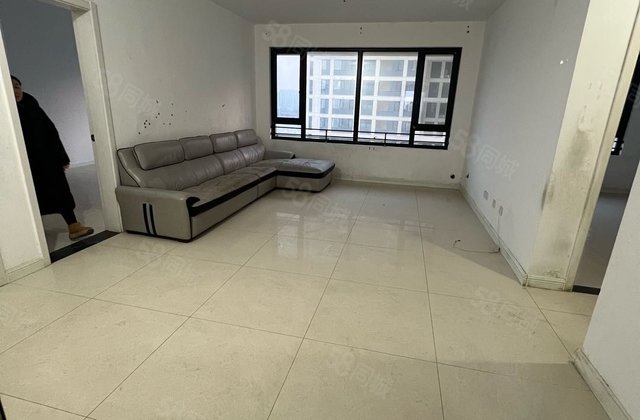 开发区第三实验绿城  桃李 一梯一户三叶草户型免大税带储