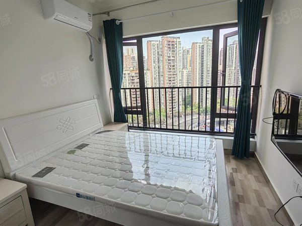 石坪桥租房,0虚假18号线轻轨站旁爱尚里商圈精装小公寓旅游嘎嘎滴