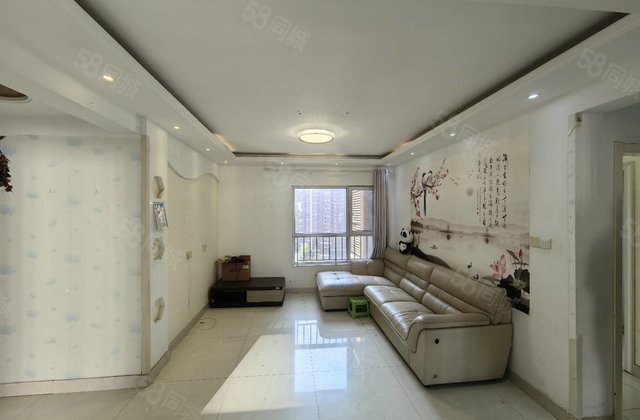 水岸花语，三室双卫。急售中间楼层。随时看房。