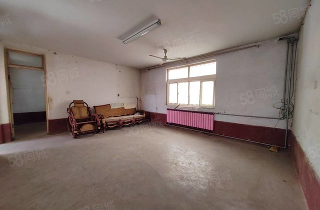 急售  市中心  公园附近  一楼带60平大院